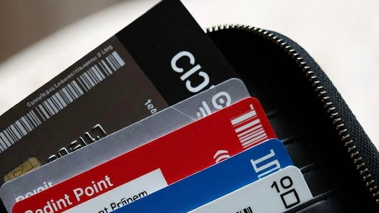 Point cards in a wallet